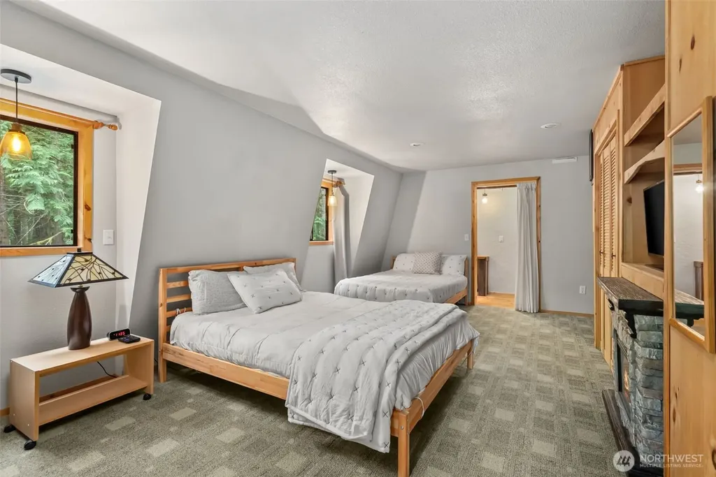 41 N Dow Place Hoodsport WA 98548