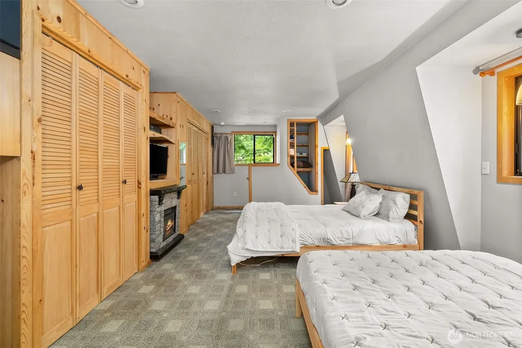 41 N Dow Place Hoodsport WA 98548
