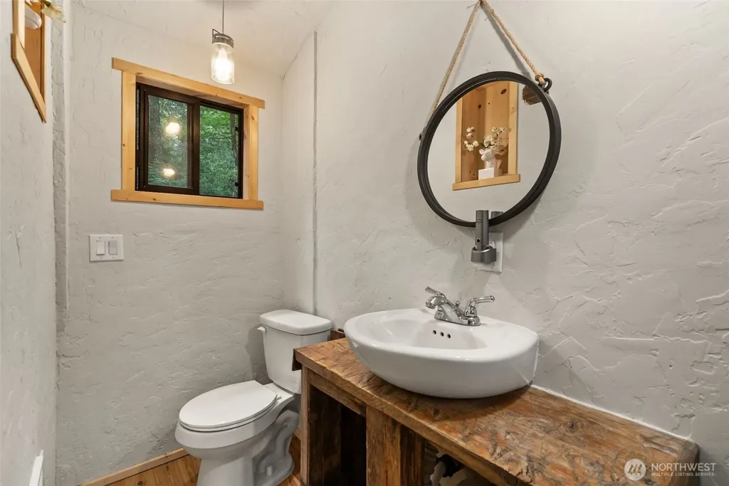 41 N Dow Place Hoodsport WA 98548