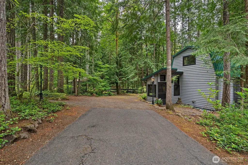 41 N Dow Place Hoodsport WA 98548
