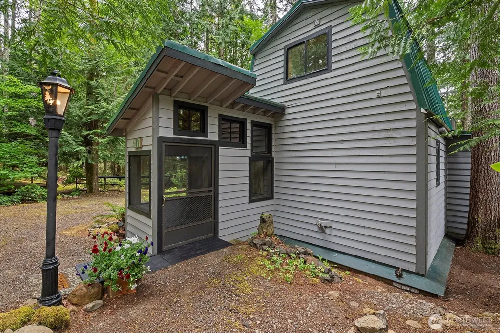 41 N Dow Place Hoodsport WA 98548