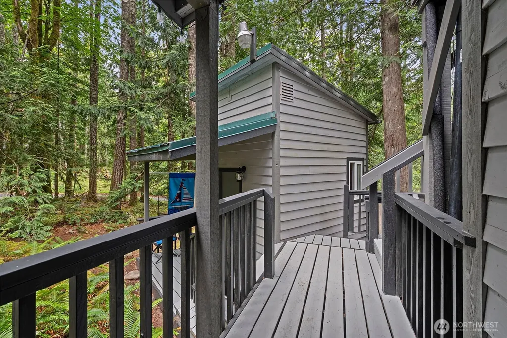 41 N Dow Place Hoodsport WA 98548