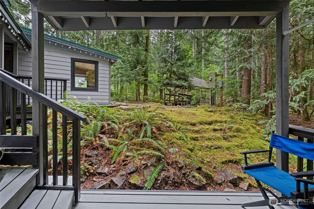 41 N Dow Place Hoodsport WA 98548