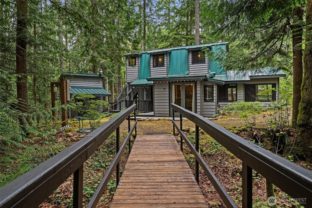 41 N Dow Place Hoodsport WA 98548
