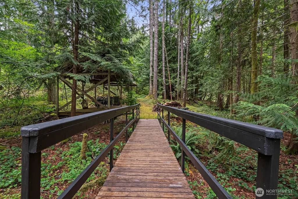 41 N Dow Place Hoodsport WA 98548