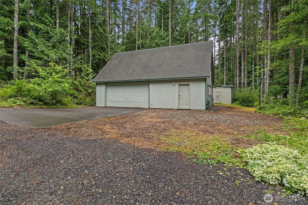 41 N Dow Place Hoodsport WA 98548