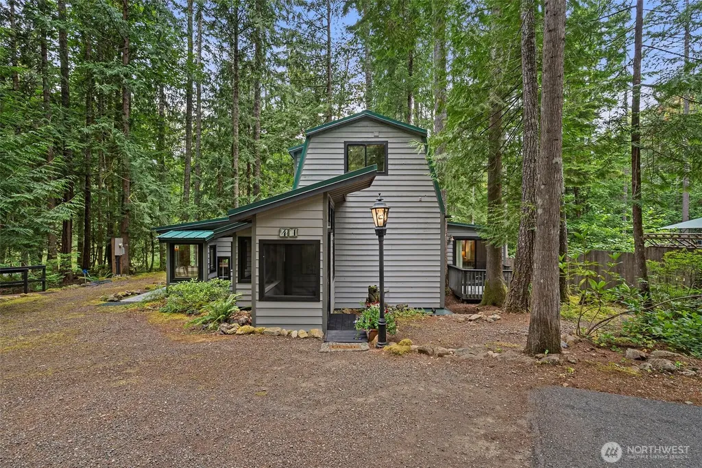 41 N Dow Place Hoodsport WA 98548