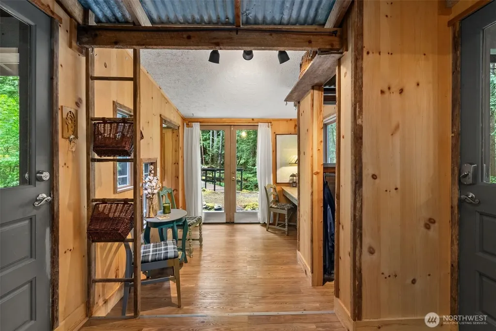 41 N Dow Place Hoodsport WA 98548