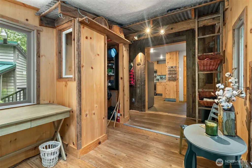 41 N Dow Place Hoodsport WA 98548