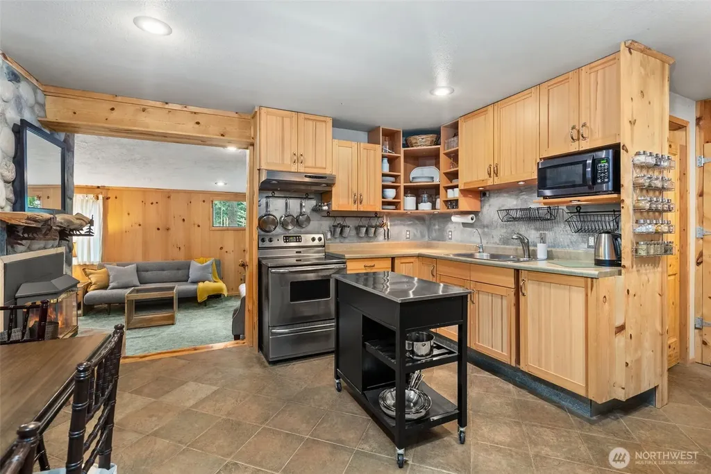 41 N Dow Place Hoodsport WA 98548