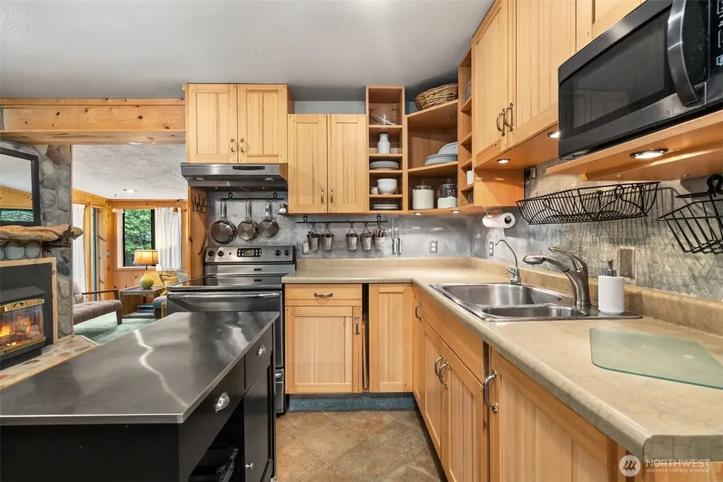 41 N Dow Place Hoodsport WA 98548