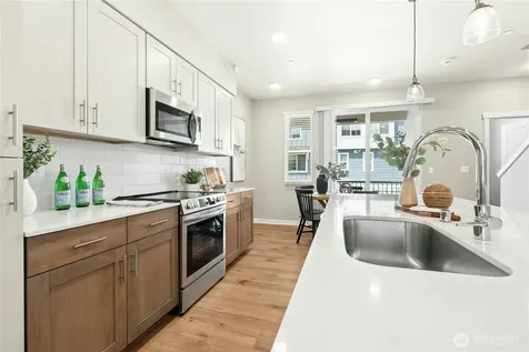 13730 Manor Way Lynnwood WA 98087