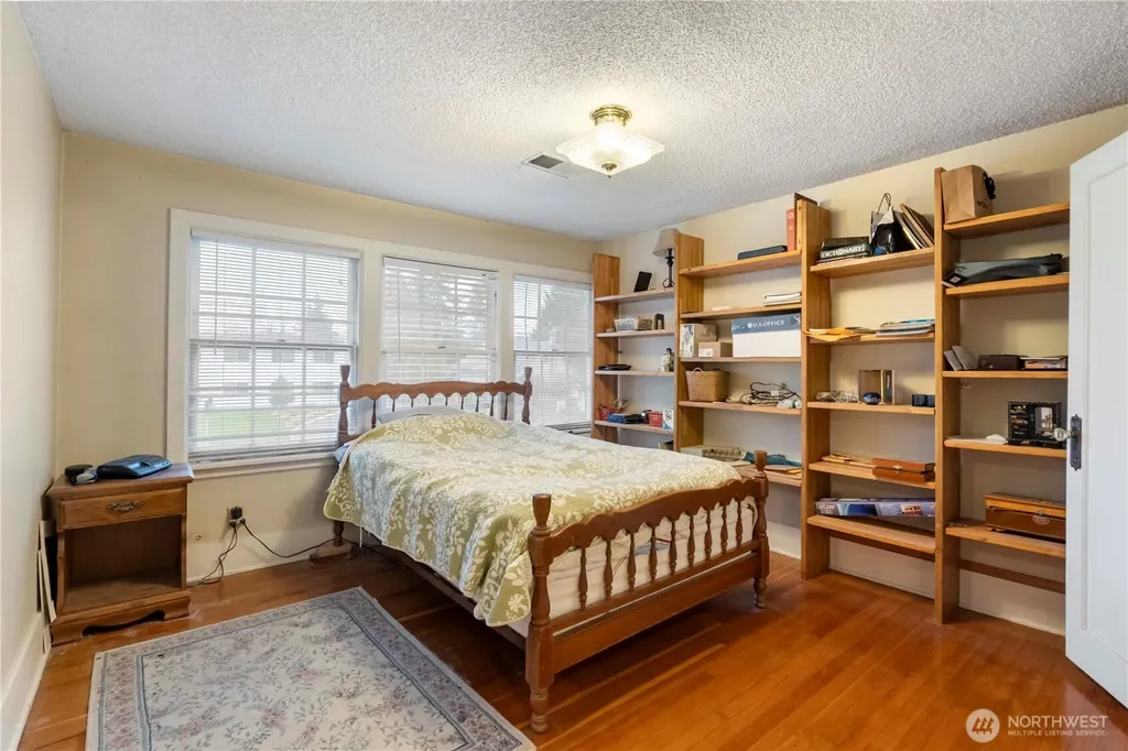 128 5th Avenue NW Puyallup WA 98371