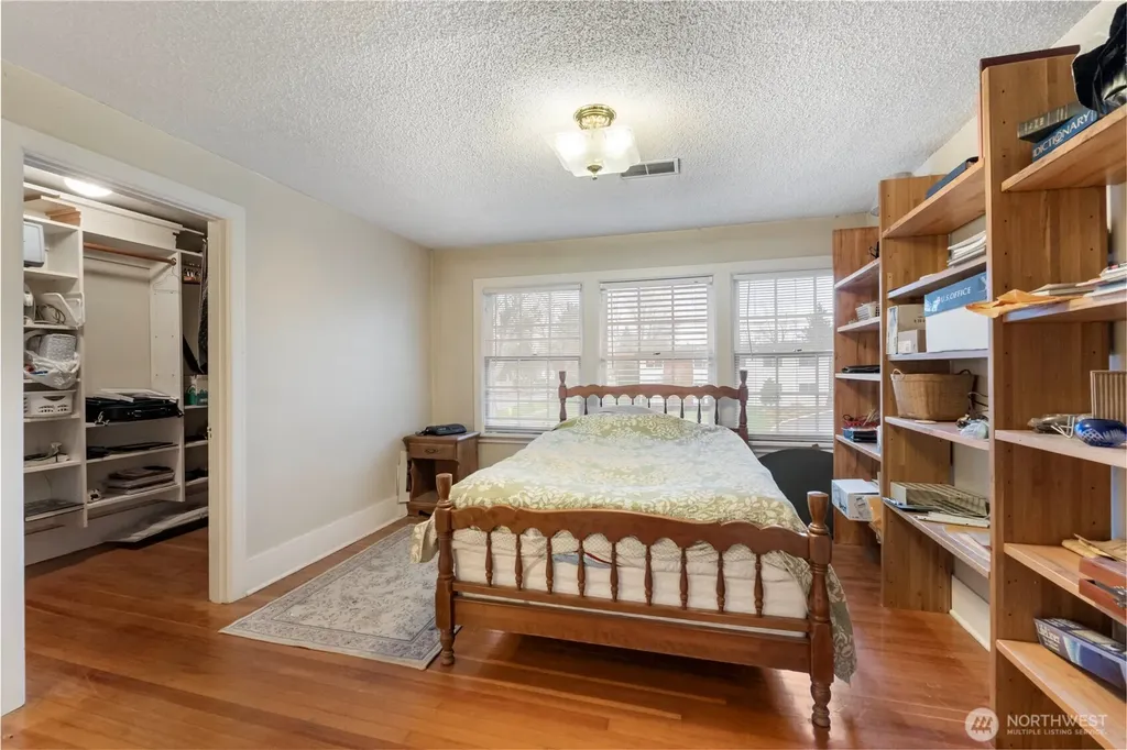 128 5th Avenue NW Puyallup WA 98371