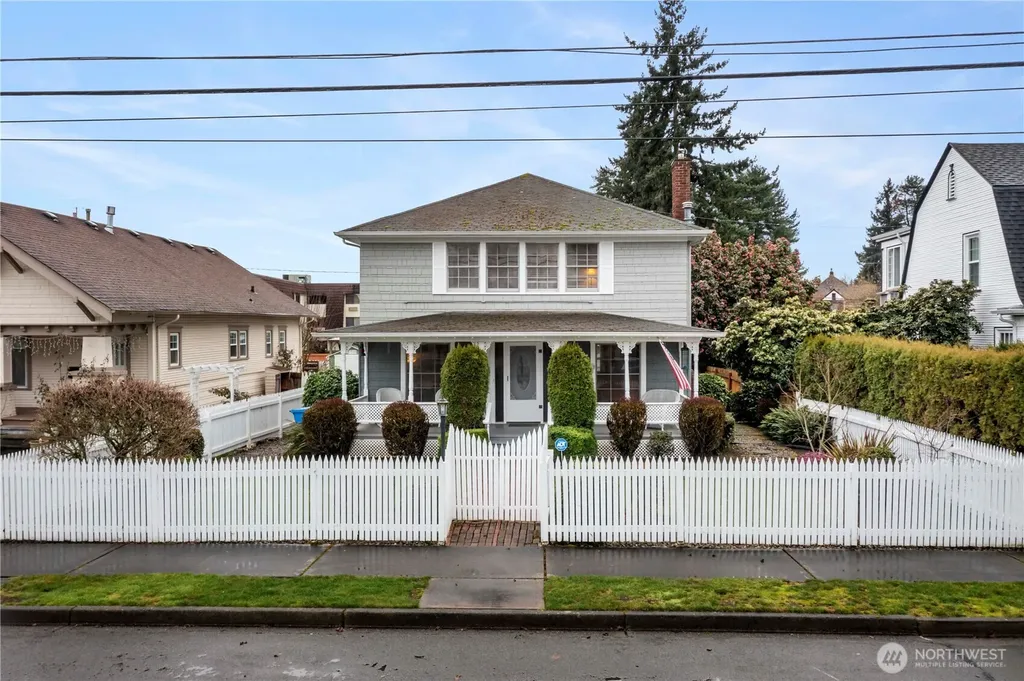 128 5th Avenue NW Puyallup WA 98371