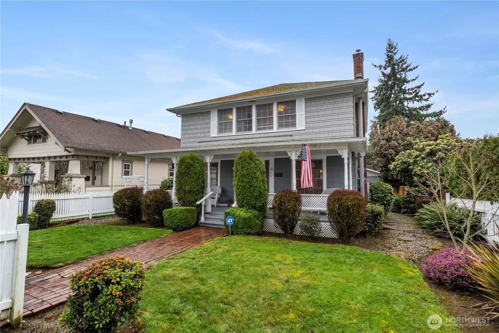 128 5th Avenue NW Puyallup WA 98371