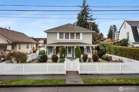 128 5th Avenue NW Puyallup WA 98371
