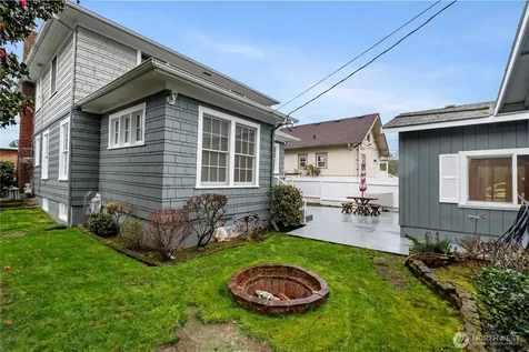 128 5th Avenue NW Puyallup WA 98371