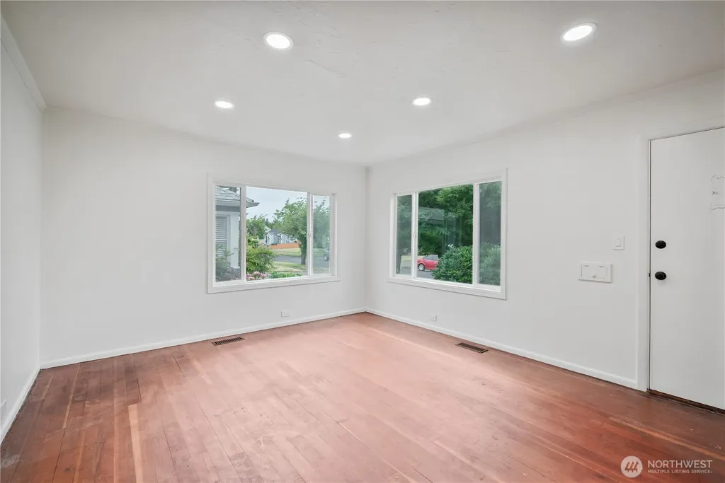 527 24th Avenue Longview WA 98632