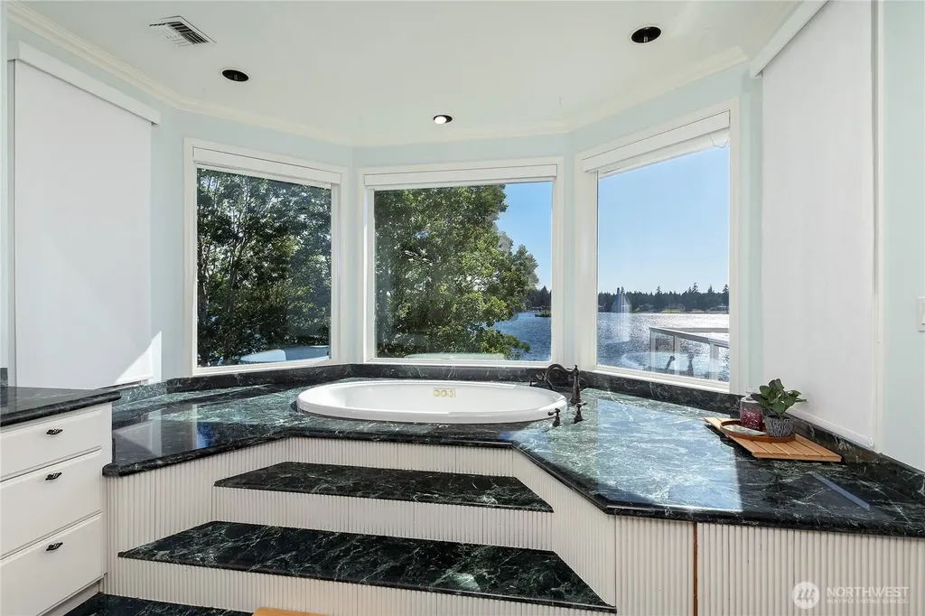 1860 E Island Lake Drive Shelton WA 98584