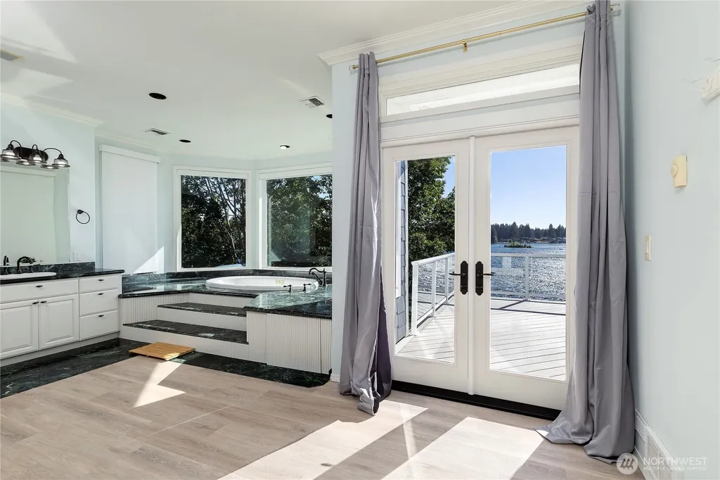 1860 E Island Lake Drive Shelton WA 98584