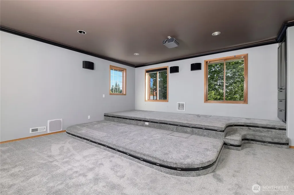 1860 E Island Lake Drive Shelton WA 98584