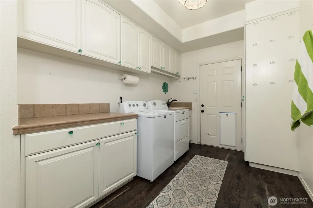 1860 E Island Lake Drive Shelton WA 98584