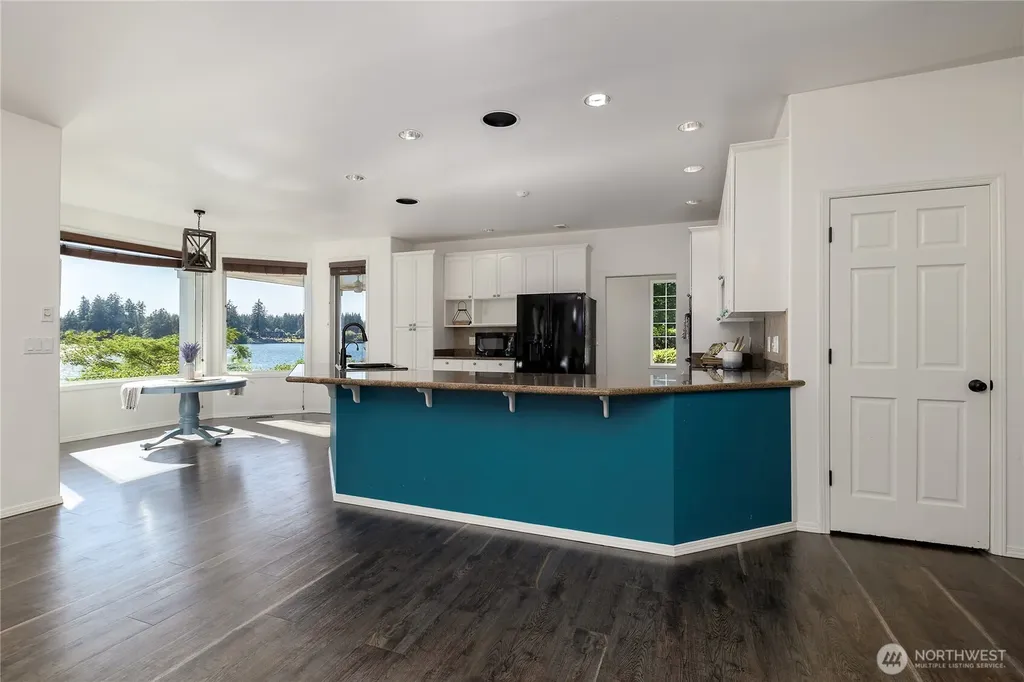 1860 E Island Lake Drive Shelton WA 98584
