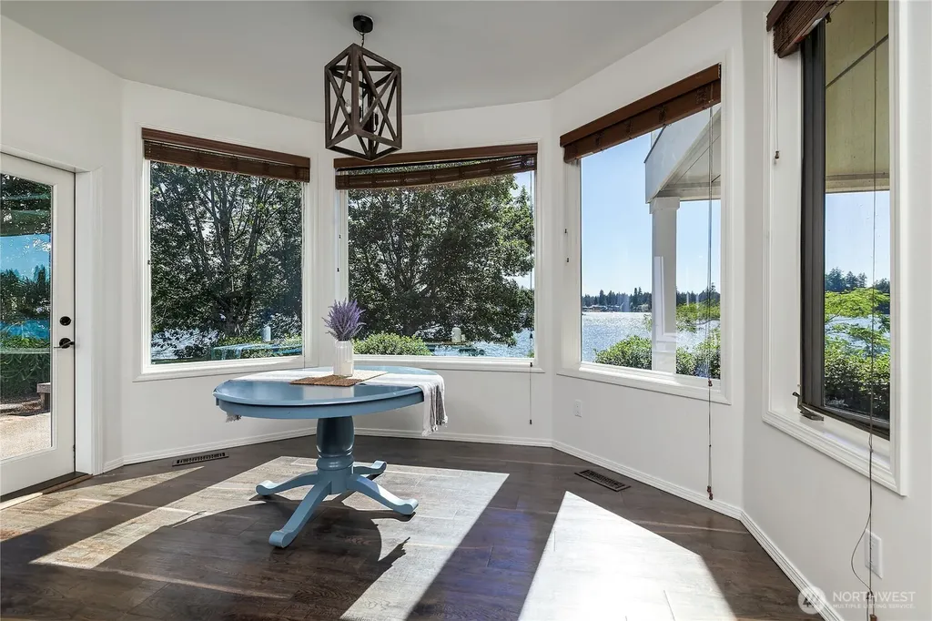1860 E Island Lake Drive Shelton WA 98584