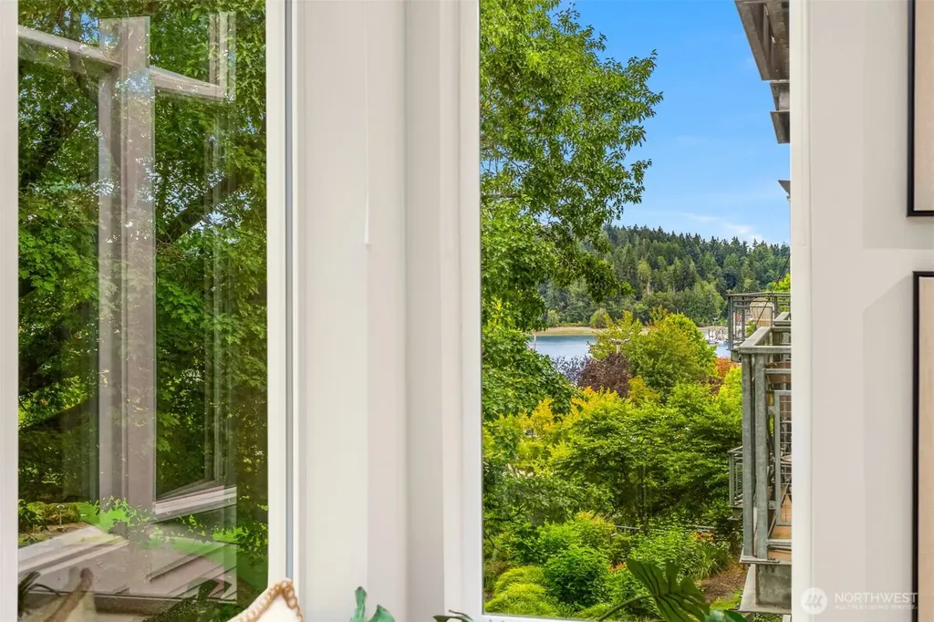 190 Harbor Square Loop NE Bainbridge Island WA 98110