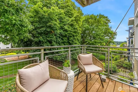 190 Harbor Square Loop NE Bainbridge Island WA 98110