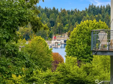 190 Harbor Square Loop NE Bainbridge Island WA 98110