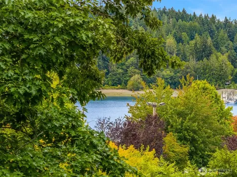 190 Harbor Square Loop NE Bainbridge Island WA 98110