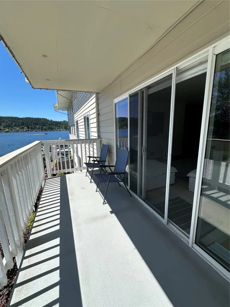 5021 Ripley Lane N Renton WA 98056