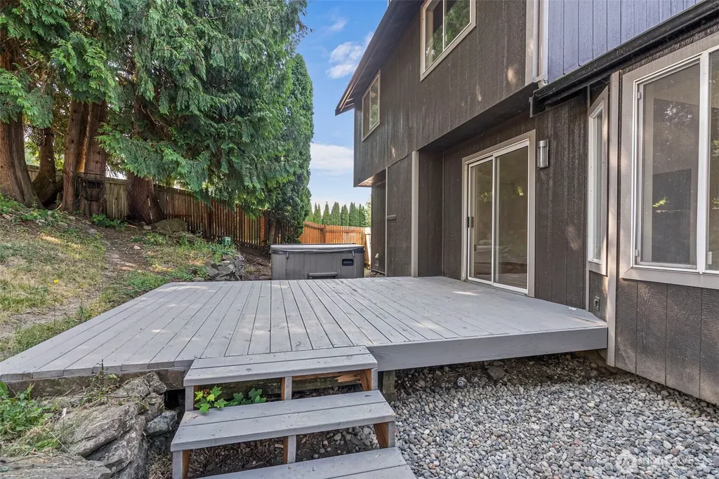 4840 N Island Drive E Bonney Lake WA 98391