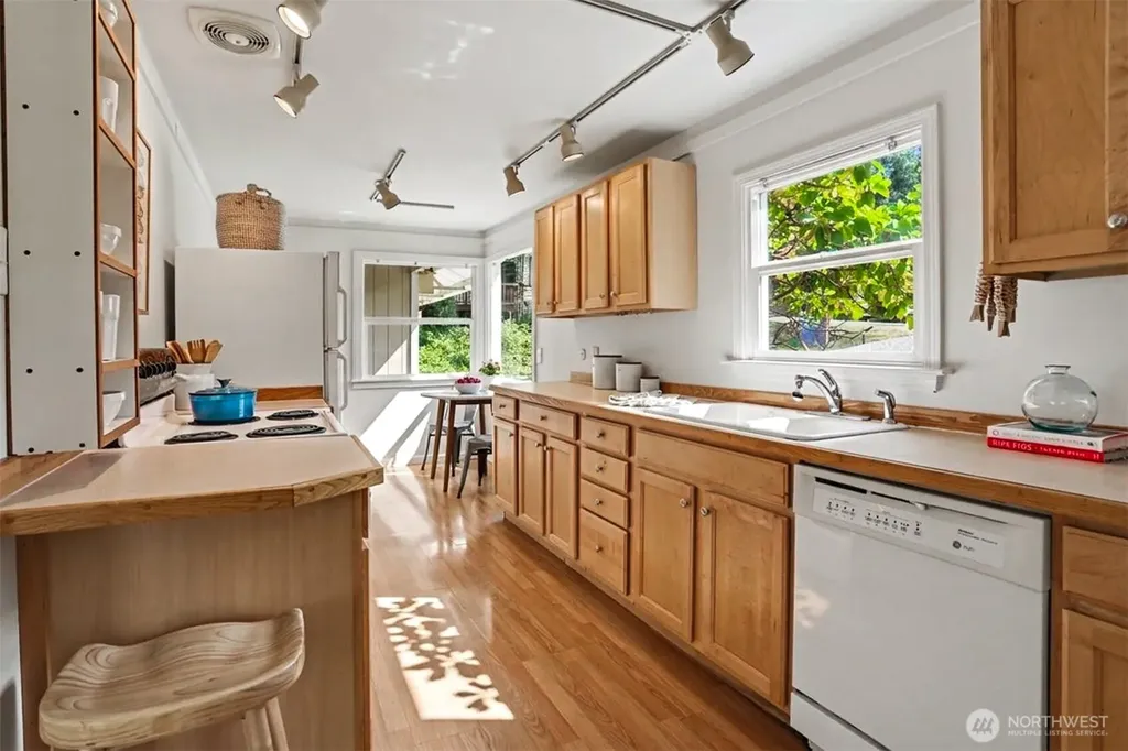 8011 SE 57th Street Mercer Island WA 98040