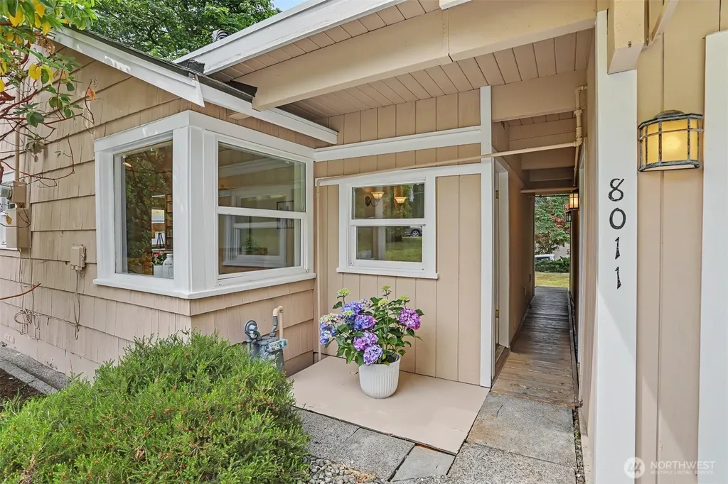 8011 SE 57th Street Mercer Island WA 98040