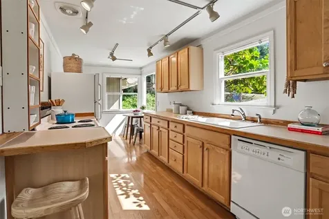 8011 SE 57th Street Mercer Island WA 98040