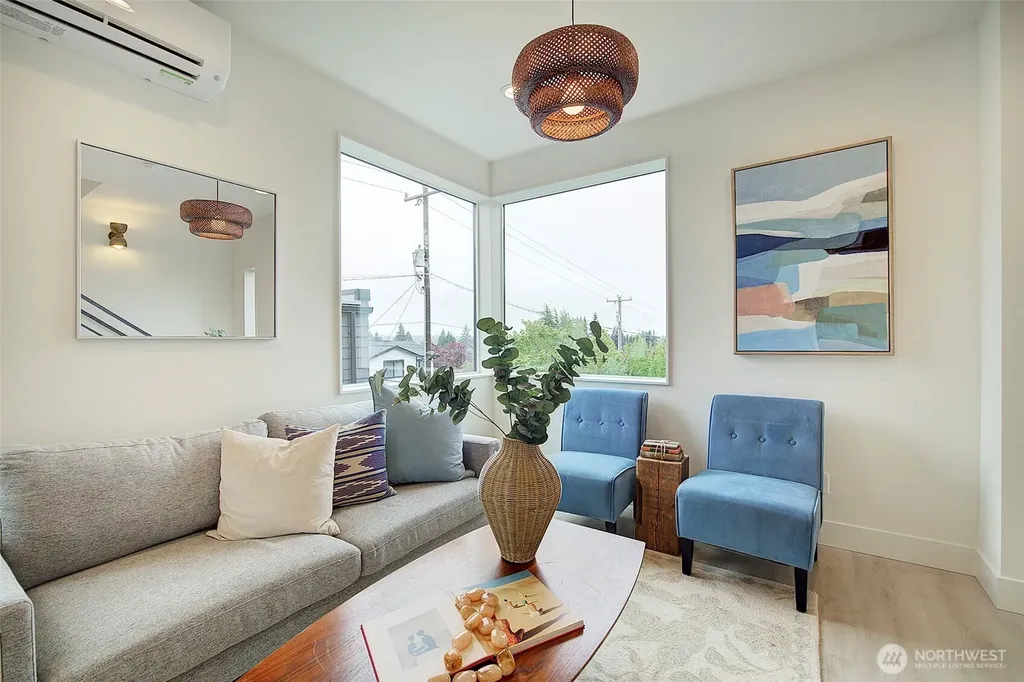 7912 34th Avenue SW Seattle WA 98126