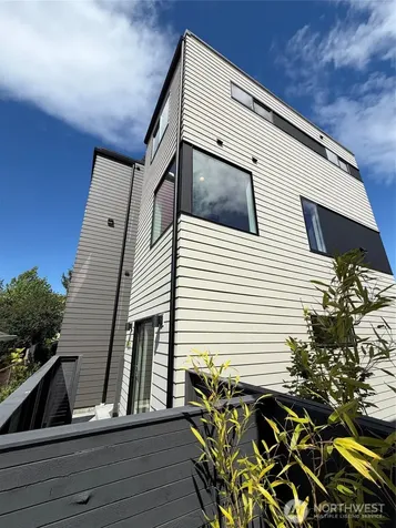 7912 34th Avenue SW Seattle WA 98126