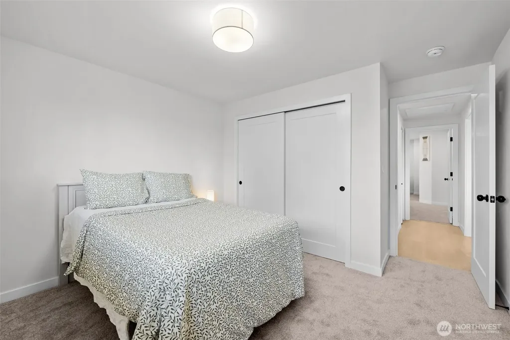 28433 Old Military Road S Federal Way WA 98003