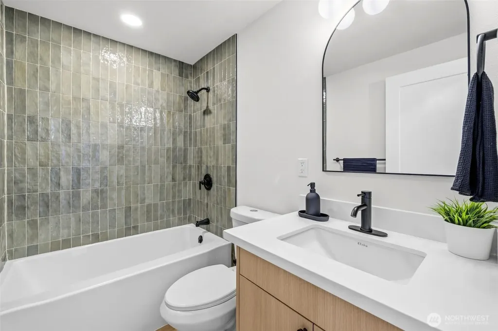 28433 Old Military Road S Federal Way WA 98003