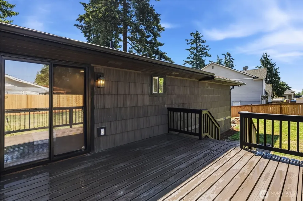 28433 Old Military Road S Federal Way WA 98003