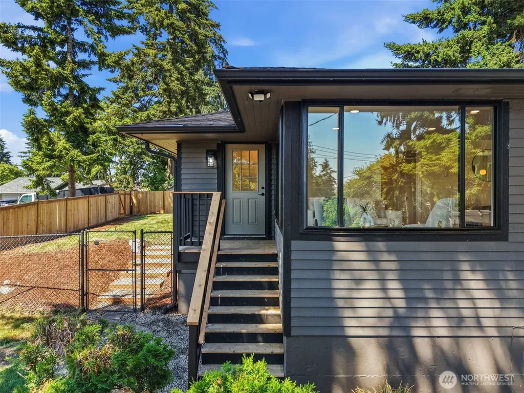28433 Old Military Road S Federal Way WA 98003