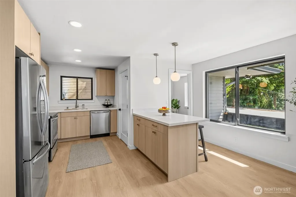28433 Old Military Road S Federal Way WA 98003