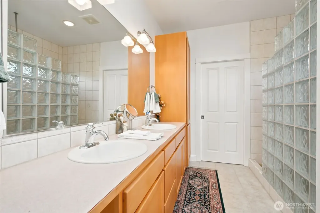 25130 South Kingston Road NE Kingston WA 98346