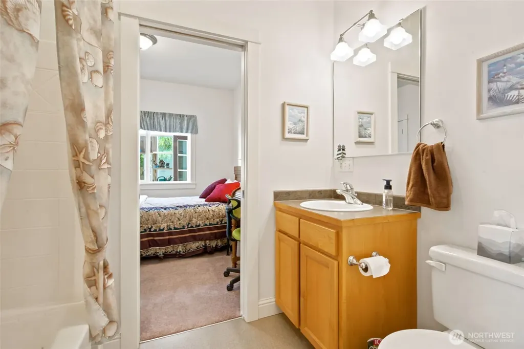 25130 South Kingston Road NE Kingston WA 98346