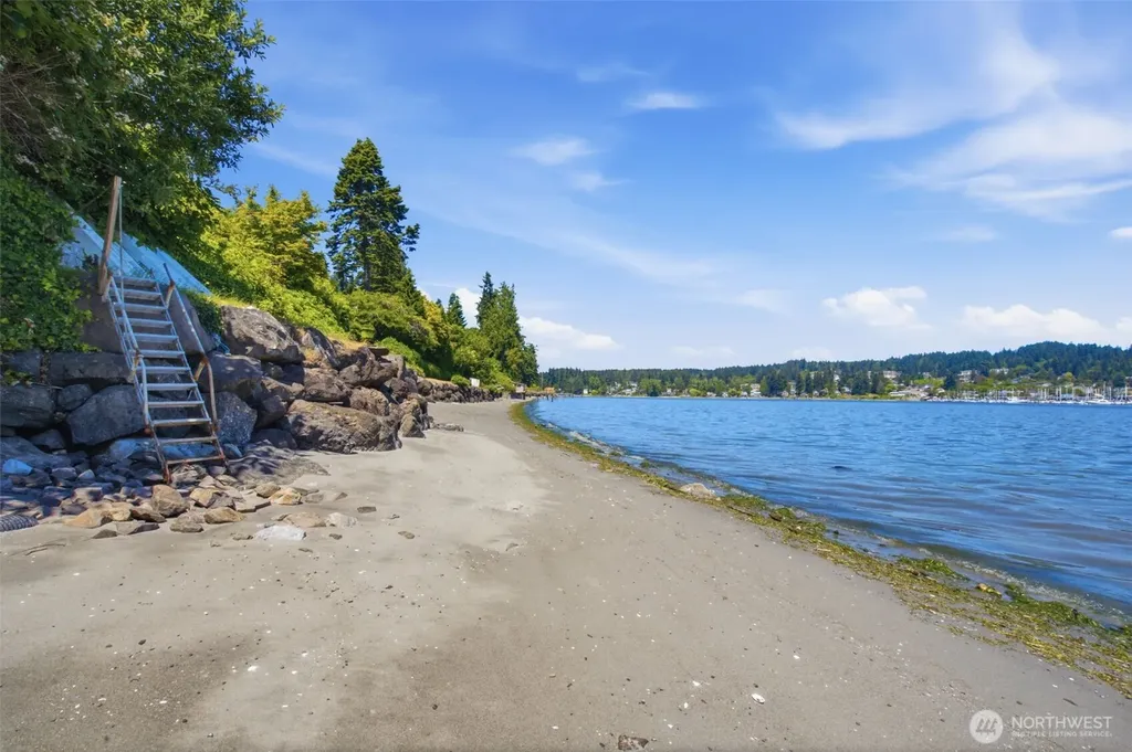 25130 South Kingston Road NE Kingston WA 98346