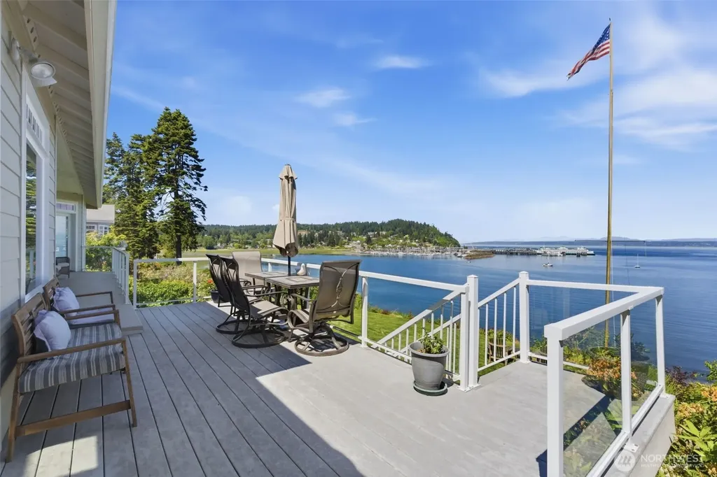 25130 South Kingston Road NE Kingston WA 98346