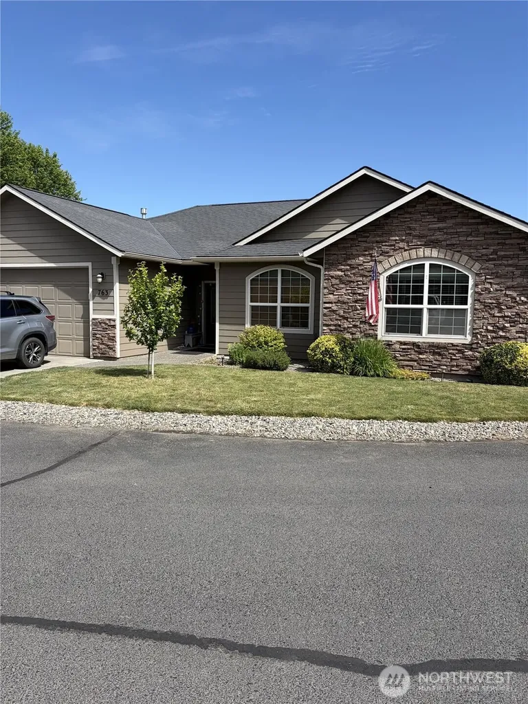 763 SE Bedford Loop College Place WA 99324